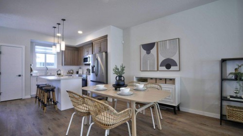 750 Wolf Willow Boulevard Se, Calgary, AB - Indoor Photo Showing Dining Room