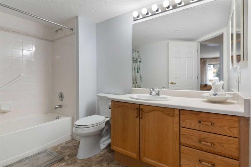 1209-1209 Sienna Park Green Sw, Calgary, AB - Indoor Photo Showing Bathroom