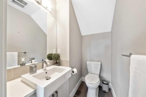 308-1611 28 Avenue Sw, Calgary, AB - Indoor Photo Showing Bathroom