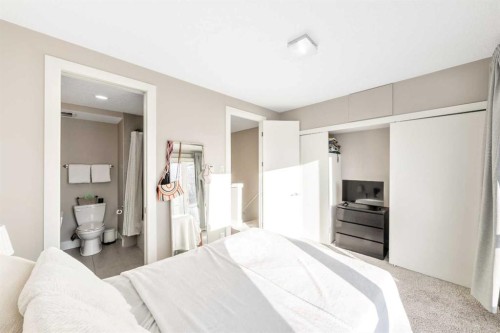 308-1611 28 Avenue Sw, Calgary, AB - Indoor Photo Showing Bedroom