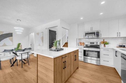 5747 24 Avenue Ne, Calgary, AB - Indoor Photo Showing Kitchen With Stainless Steel Kitchen With Upgraded Kitchen