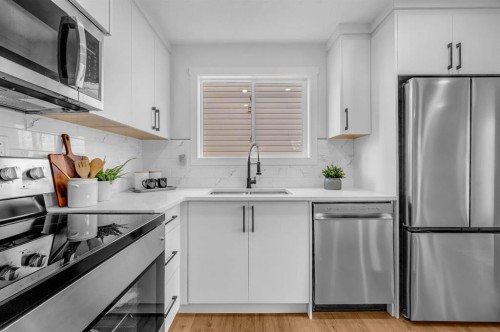 5747 24 Avenue Ne, Calgary, AB - Indoor Photo Showing Kitchen With Stainless Steel Kitchen With Upgraded Kitchen