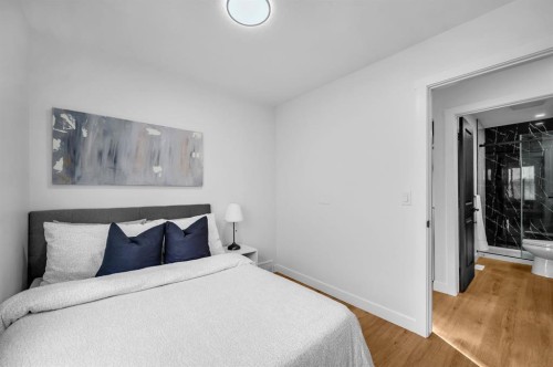 5747 24 Avenue Ne, Calgary, AB - Indoor Photo Showing Bedroom