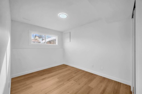 5747 24 Avenue Ne, Calgary, AB - Indoor Photo Showing Other Room