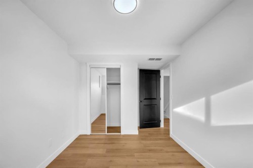 5747 24 Avenue Ne, Calgary, AB - Indoor Photo Showing Other Room