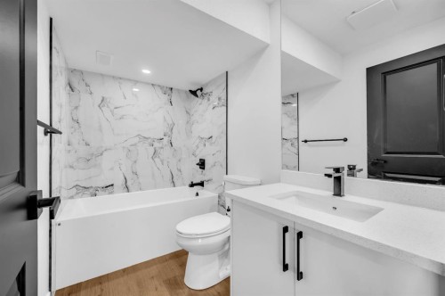 5747 24 Avenue Ne, Calgary, AB - Indoor Photo Showing Bathroom