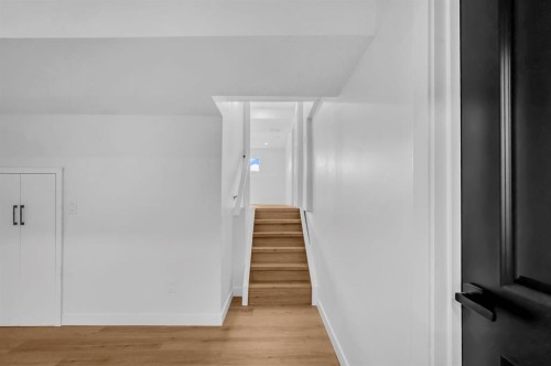 5747 24 Avenue Ne, Calgary, AB - Indoor Photo Showing Other Room