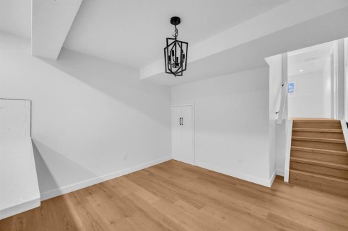 5747 24 Avenue Ne, Calgary, AB - Indoor Photo Showing Other Room
