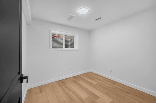 5747 24 Avenue Ne, Calgary, AB - Indoor Photo Showing Other Room
