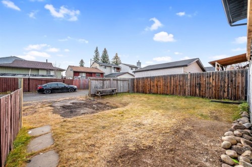 5747 24 Avenue Ne, Calgary, AB - Outdoor