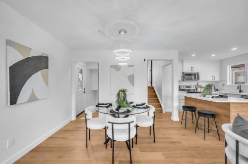 5747 24 Avenue Ne, Calgary, AB - Indoor Photo Showing Dining Room
