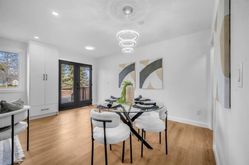 5747 24 Avenue Ne, Calgary, AB - Indoor Photo Showing Dining Room