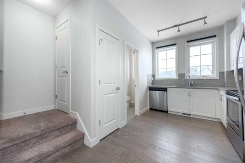 40 Sherwood Row Nw, Calgary, AB - Indoor Photo Showing Kitchen