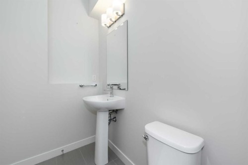 40 Sherwood Row Nw, Calgary, AB - Indoor Photo Showing Bathroom