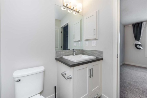 40 Sherwood Row Nw, Calgary, AB - Indoor Photo Showing Bathroom