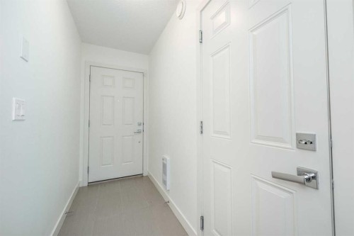 40 Sherwood Row Nw, Calgary, AB - Indoor Photo Showing Other Room