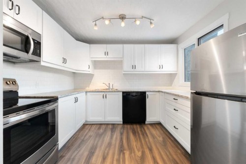 68-23 Glamis Drive Sw, Calgary, AB - Indoor Photo Showing Kitchen With Stainless Steel Kitchen