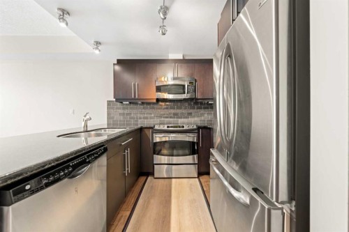 808-817 15 Avenue Sw, Calgary, AB - Indoor Photo Showing Kitchen With Stainless Steel Kitchen With Double Sink With Upgraded Kitchen