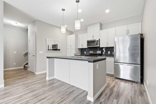 5 Copperstone Villas Se, Calgary, AB - Indoor Photo Showing Kitchen