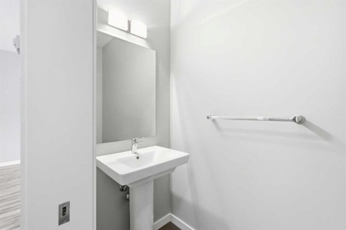 5 Copperstone Villas Se, Calgary, AB - Indoor Photo Showing Bathroom