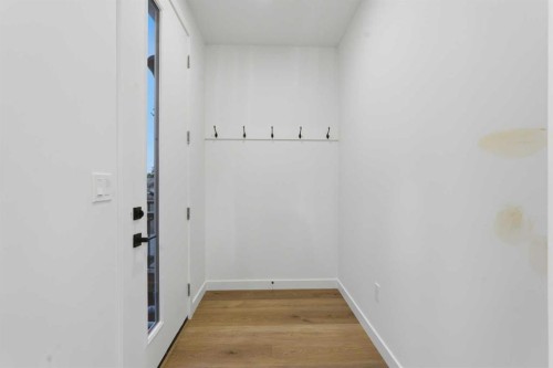 212 32 Avenue Ne, Calgary, AB - Indoor Photo Showing Other Room