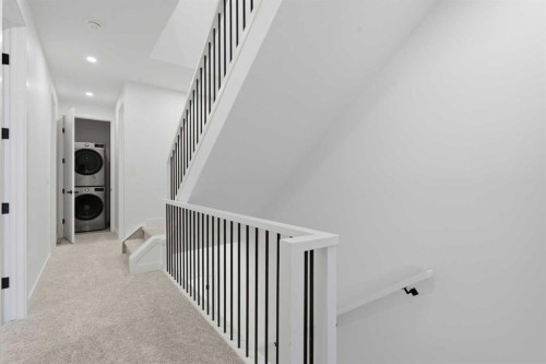 212 32 Avenue Ne, Calgary, AB - Indoor Photo Showing Other Room