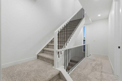 212 32 Avenue Ne, Calgary, AB - Indoor Photo Showing Other Room