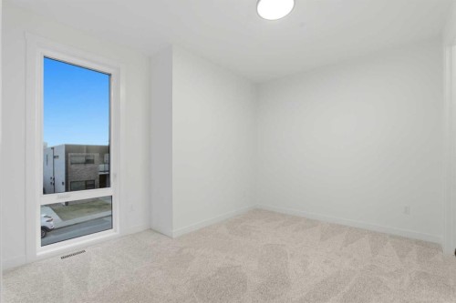 212 32 Avenue Ne, Calgary, AB - Indoor Photo Showing Other Room