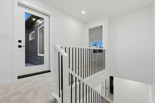 212 32 Avenue Ne, Calgary, AB - Indoor Photo Showing Other Room