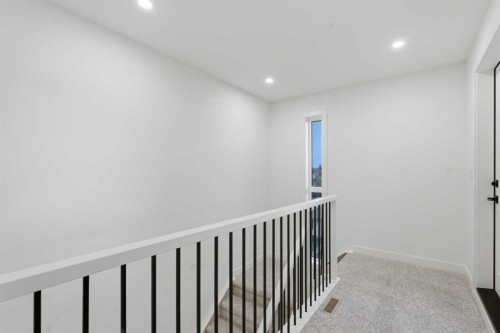 212 32 Avenue Ne, Calgary, AB - Indoor Photo Showing Other Room