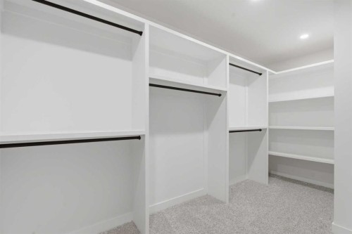 212 32 Avenue Ne, Calgary, AB - Indoor With Storage