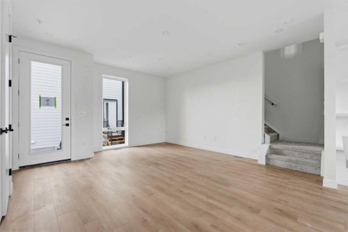 212 32 Avenue Ne, Calgary, AB - Indoor Photo Showing Other Room