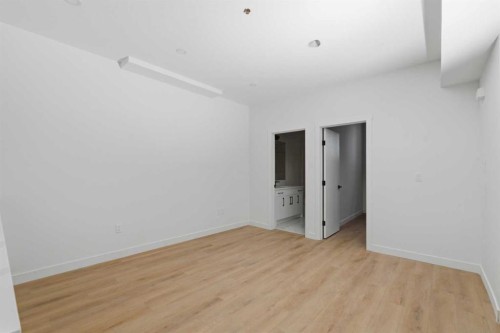 212 32 Avenue Ne, Calgary, AB - Indoor Photo Showing Other Room