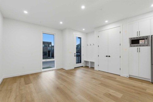 212 32 Avenue Ne, Calgary, AB - Indoor