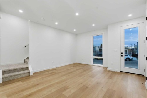 212 32 Avenue Ne, Calgary, AB - Indoor Photo Showing Other Room