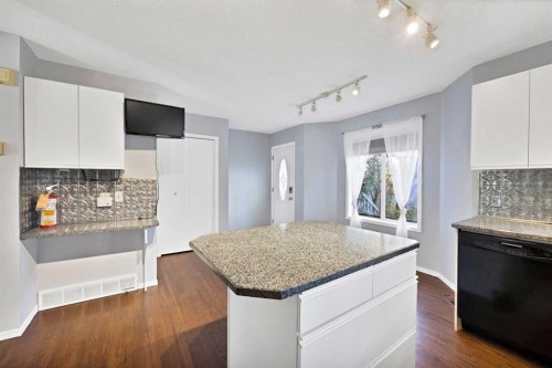 73 Hidden Spring Green Nw, Calgary, AB - Indoor Photo Showing Kitchen