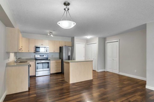 106-5500 Somervale Court Sw, Calgary, AB - Indoor Photo Showing Kitchen