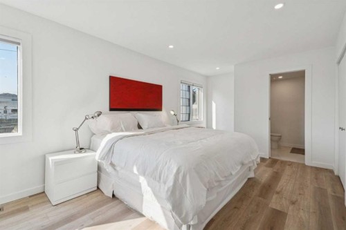 809 9 Street Ne, Calgary, AB - Indoor Photo Showing Bedroom