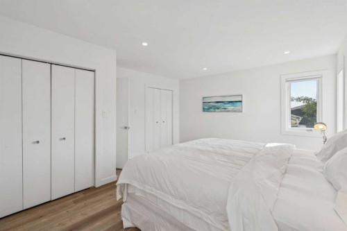 809 9 Street Ne, Calgary, AB - Indoor Photo Showing Bedroom