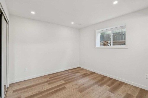 809 9 Street Ne, Calgary, AB - Indoor Photo Showing Other Room