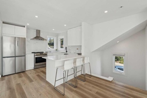 809 9 Street Ne, Calgary, AB - Indoor Photo Showing Kitchen With Stainless Steel Kitchen With Upgraded Kitchen