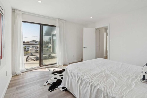 809 9 Street Ne, Calgary, AB - Indoor Photo Showing Bedroom