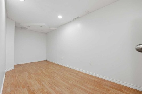 2240 38 Street Se, Calgary, AB - Indoor Photo Showing Other Room