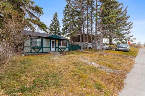 6435 33 Avenue Nw, Calgary, AB - Outdoor