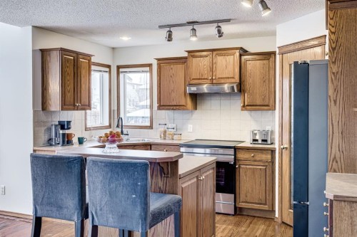 149 Coventry Court Ne, Calgary, AB - Indoor Photo Showing Kitchen