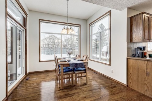 149 Coventry Court Ne, Calgary, AB - Indoor Photo Showing Dining Room