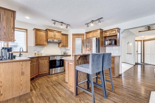 149 Coventry Court Ne, Calgary, AB - Indoor Photo Showing Kitchen