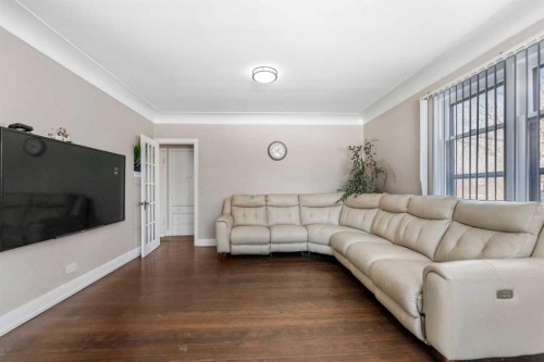 1623 Summit Street Sw, Calgary, AB - Indoor Photo Showing Living Room