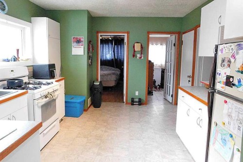 211 52 Avenue East, Claresholm, AB - Indoor