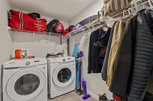 2201-33 Carringham Gate Nw, Calgary, AB - Indoor Photo Showing Laundry Room